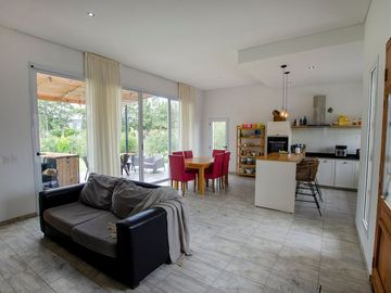 CASA 4 AMBIENTES EN VENTA SAN FELIPE CANNING