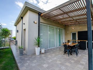 CASA 4 AMBIENTES EN VENTA SAN FELIPE CANNING