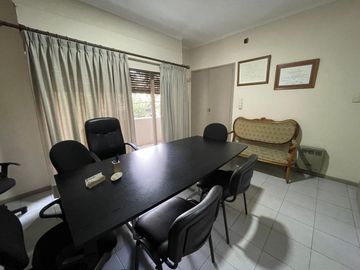 DEPARTAMENTO PISO 4 AMBIENTES EN VENTA EN CIUDAD