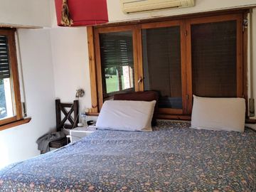 CASA QUINTA DE 6 AMBIENTES SOBRE UNA SUPERFICIE DE 1 HECTAREA DE PARQUE