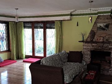 CASA QUINTA DE 6 AMBIENTES SOBRE UNA SUPERFICIE DE 1 HECTAREA DE PARQUE