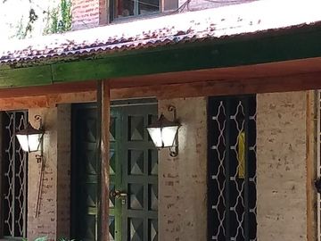 CASA QUINTA DE 6 AMBIENTES SOBRE UNA SUPERFICIE DE 1 HECTAREA DE PARQUE