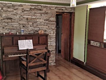 CASA QUINTA DE 6 AMBIENTES SOBRE UNA SUPERFICIE DE 1 HECTAREA DE PARQUE