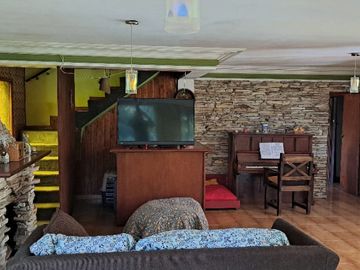 CASA QUINTA DE 6 AMBIENTES SOBRE UNA SUPERFICIE DE 1 HECTAREA DE PARQUE