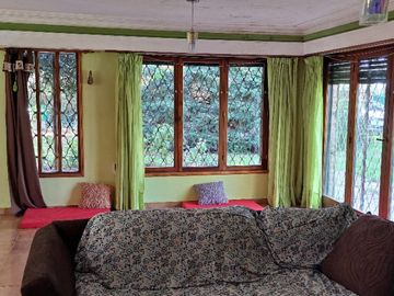 CASA QUINTA DE 6 AMBIENTES SOBRE UNA SUPERFICIE DE 1 HECTAREA DE PARQUE