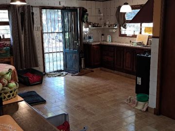 CASA QUINTA DE 6 AMBIENTES SOBRE UNA SUPERFICIE DE 1 HECTAREA DE PARQUE