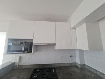 SE ALQUILA DEPARTAMENTO SEMI AMOBLADO EN SURQUILLA A PASOS DEL OPEN PLAZA