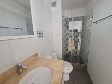 SE ALQUILA DEPARTAMENTO SEMI AMOBLADO EN SURQUILLA A PASOS DEL OPEN PLAZA