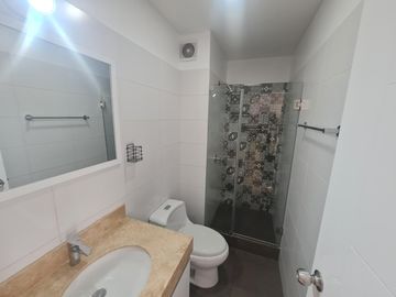 SE ALQUILA DEPARTAMENTO SEMI AMOBLADO EN SURQUILLA A PASOS DEL OPEN PLAZA