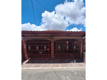CASA EN VENTA - LAS CUMBRES NORTE