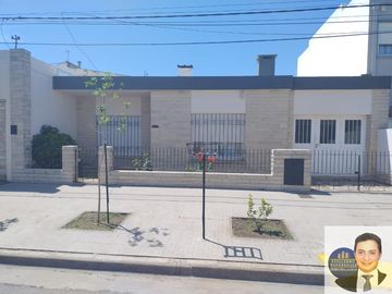 Casa en venta de 3 dormitorios c/ cochera en Kilometro 5