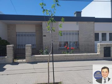 Casa en venta de 3 dormitorios c/ cochera en Kilometro 5