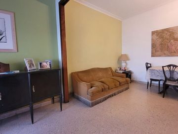 VENTA CASA 4 AMBIENTES, JARDÍN, PISCINA, COCHERA