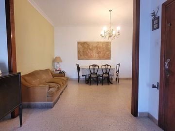 VENTA CASA 4 AMBIENTES, JARDÍN, PISCINA, COCHERA