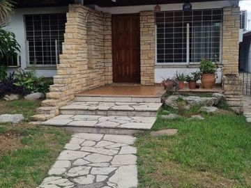 VENTA DE CASA 4AMB C/PILETA GALERIA EL TALAR TIGRE