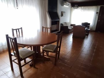 VENTA DE CASA 4AMB C/PILETA GALERIA EL TALAR TIGRE