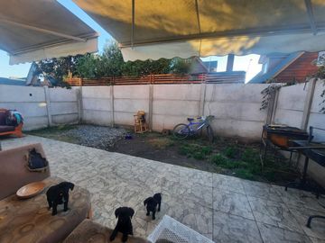 Grace Kelm Vende Casa  en barrio cerrado/3 dorm /2 baños/ est 2 autos c/patio,en Buin