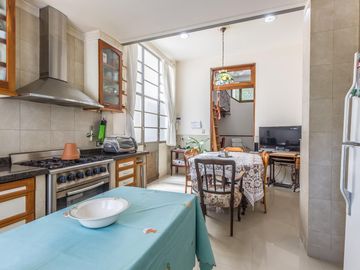 Casa en  Venta -270 m2 cubiertos- Patio - Jardín-Garage.