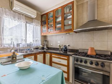 Casa en  Venta -270 m2 cubiertos- Patio - Jardín-Garage.