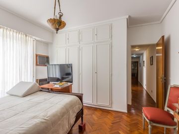 Casa en  Venta -270 m2 cubiertos- Patio - Jardín-Garage.