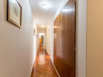Casa en  Venta -270 m2 cubiertos- Patio - Jardín-Garage.