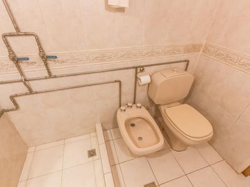 Casa en  Venta -270 m2 cubiertos- Patio - Jardín-Garage.