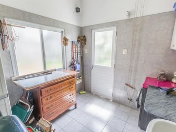 Casa en  Venta -270 m2 cubiertos- Patio - Jardín-Garage.