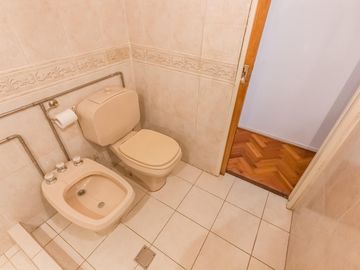 Casa en  Venta -270 m2 cubiertos- Patio - Jardín-Garage.