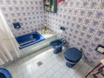 Casa en  Venta -270 m2 cubiertos- Patio - Jardín-Garage.