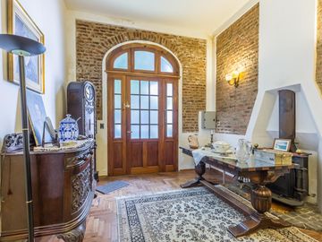 Casa en  Venta -270 m2 cubiertos- Patio - Jardín-Garage.