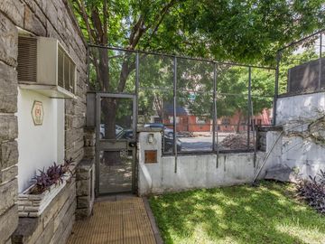 Casa en  Venta -270 m2 cubiertos- Patio - Jardín-Garage.