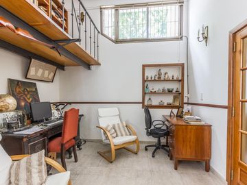 Casa en  Venta -270 m2 cubiertos- Patio - Jardín-Garage.