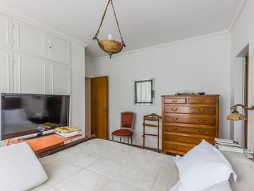 Casa en  Venta -270 m2 cubiertos- Patio - Jardín-Garage.