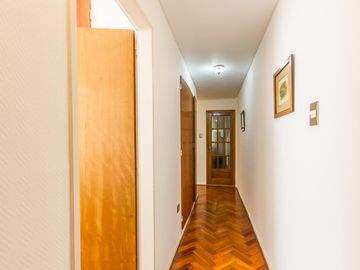 Casa en  Venta -270 m2 cubiertos- Patio - Jardín-Garage.