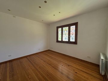 Casa de estilo colonial de 7 ambientes  reciclada a nuevo