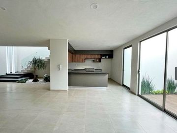 CASA NUEVA EN VENTA FRACC. CAÑADAS DEL BOSQUE, MORELIA, COTO PRIVADO. ZONA HOSPI