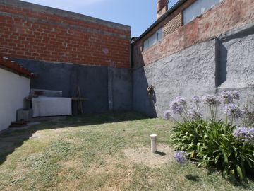 VENTA CASA 3AMB CON JARDIN EL TALAR