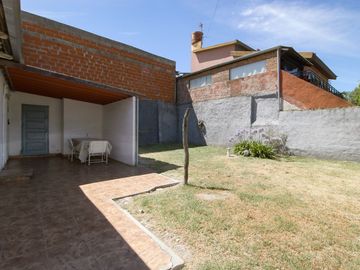 VENTA CASA 3AMB CON JARDIN EL TALAR