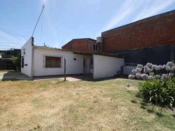 VENTA CASA 3AMB CON JARDIN EL TALAR