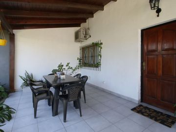 VENTA CASA 3AMB CON JARDIN EL TALAR