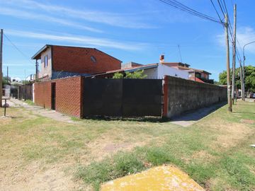 VENTA CASA 3AMB CON JARDIN EL TALAR