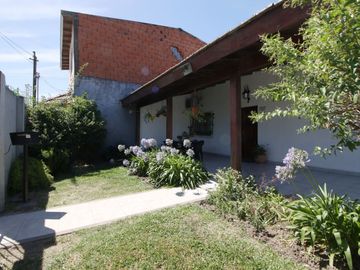 VENTA CASA 3AMB CON JARDIN EL TALAR