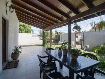 VENTA CASA 3AMB CON JARDIN EL TALAR
