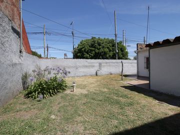 VENTA CASA 3AMB CON JARDIN EL TALAR