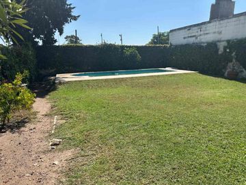 Enorme Casa de 4 dor. y pileta en San Salvador