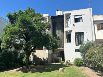 Enorme Casa de 4 dor. y pileta en San Salvador