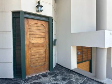 Enorme Casa de 4 dor. y pileta en San Salvador