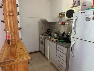 ENCANTADOR Departamento de 2 Dormitorios C/ Balcon