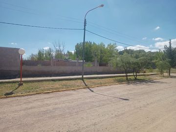 LOTE EN EL CARRIZAL CON CONTRUCCION A REFORMAR
