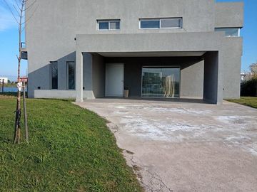 Casa en  Barrio San Sebastián a7 NO ESCRITURADA MB